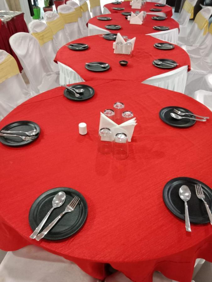 Hotel R K Palace Бопал Екстериор снимка