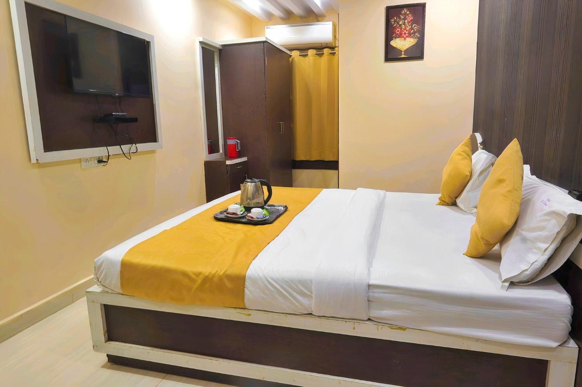 Hotel R K Palace Бопал Екстериор снимка